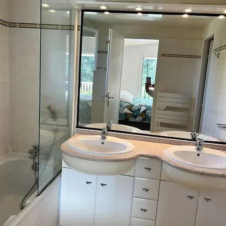 Villa Villa 4 Chambres Avec Piscine Chauffee Vue Golf Entre Ocean & Lac Plage A 5 Min Lacanau