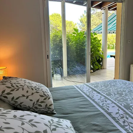 Villa Villa 4 Chambres Avec Piscine Chauffee Vue Golf Entre Ocean & Lac Plage A 5 Min Lacanau