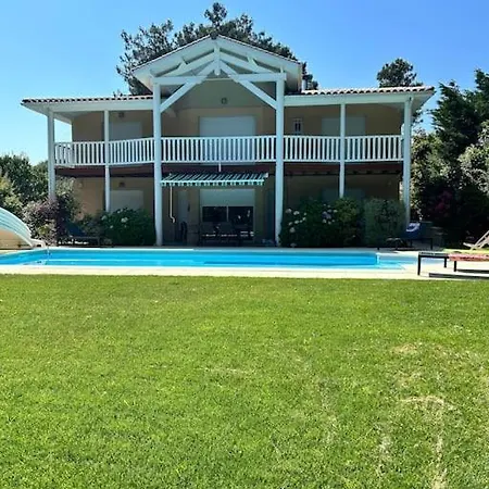 Willa Villa 4 Chambres Avec Piscine Chauffee Vue Golf Entre Ocean & Lac Plage A 5 Min