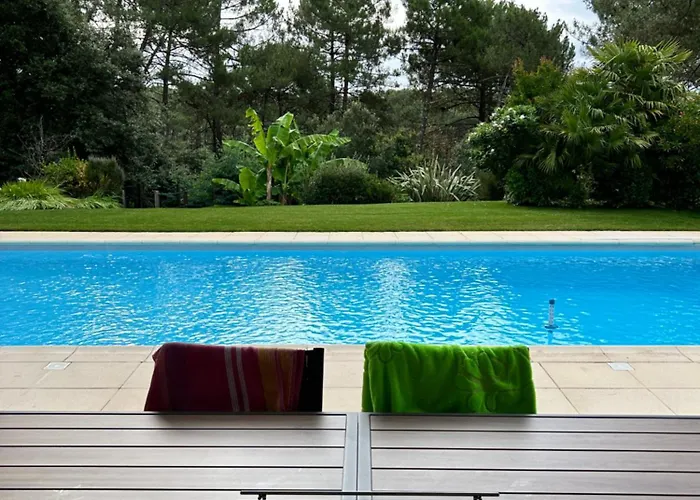 Villa 4 Avec Piscine Chauffée Vue Golf Entre Océan&lac à 5 Min